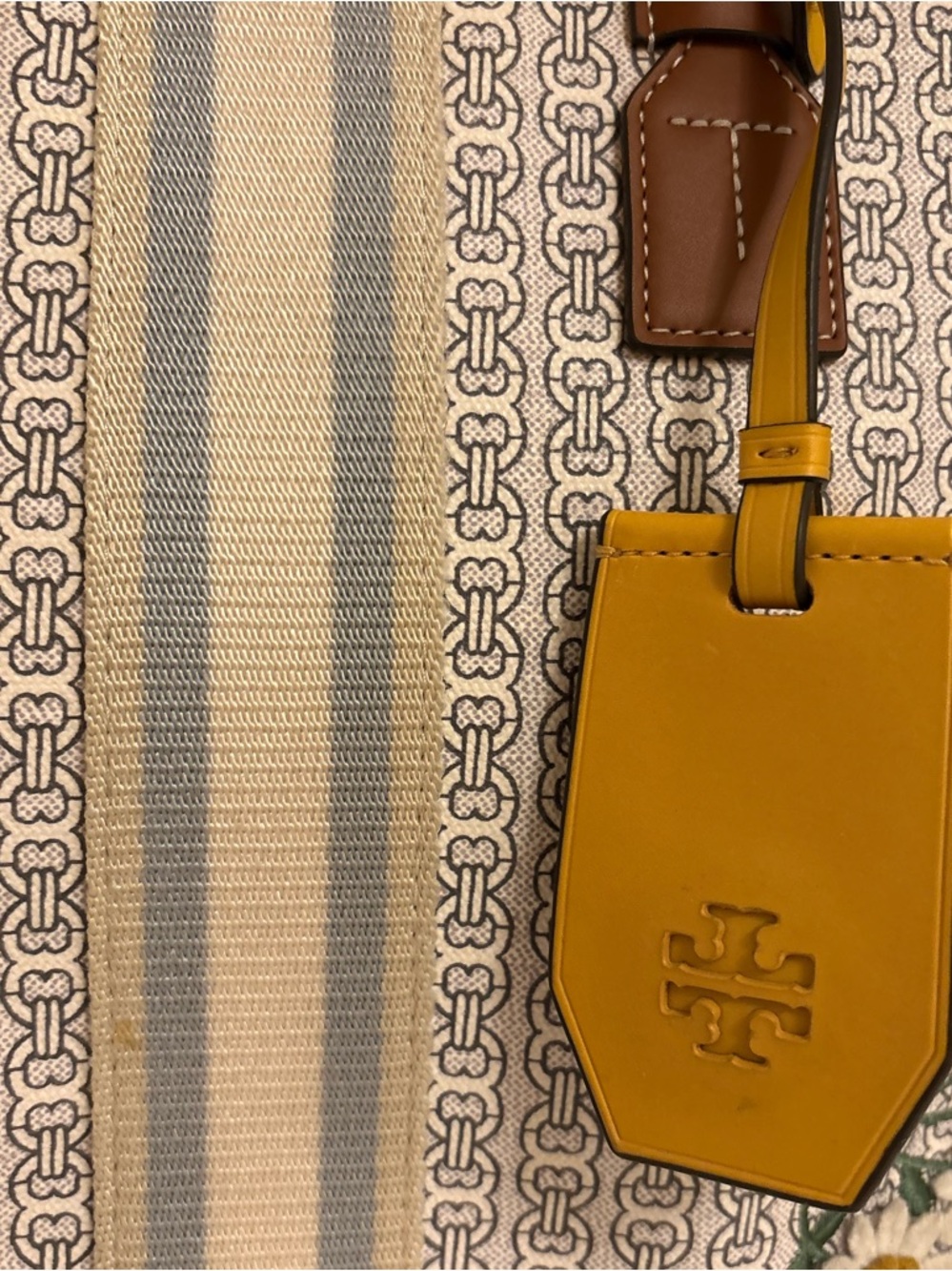 Limited Edition Tory Burch Gemini Tote Bag with Daisy Embroidery & Yellow Tag - Picture 3 of 16